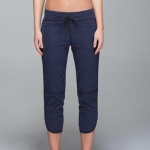 Keep It Cool Crop in Heathered Deep Navy